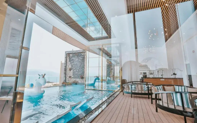 La Vague Hotel