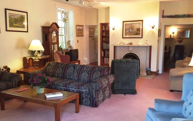 Spring_farm_retreat