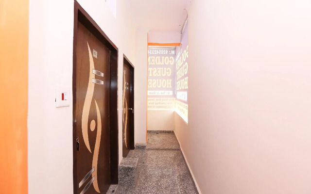 OYO 33409 Golden Guset House
