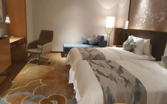 Serene Yuhua Hotel