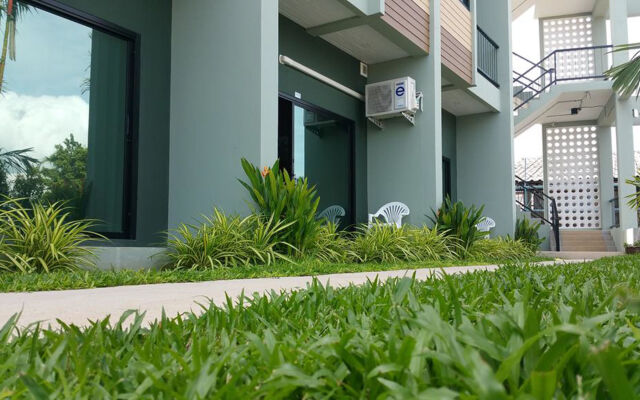 Отель Phuket Airport Place вид на фасад