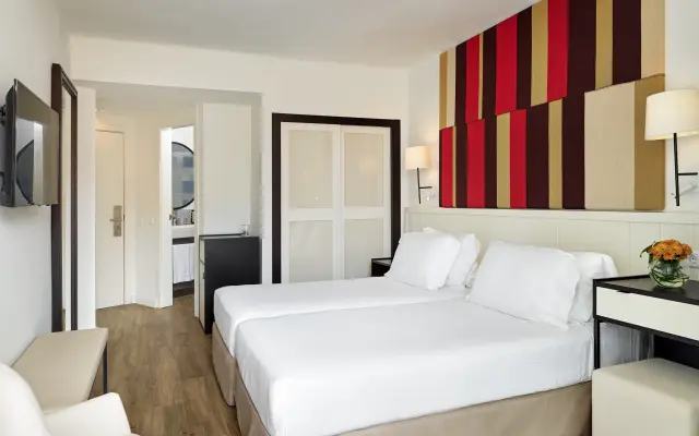 Отель H10 Casa del Mar