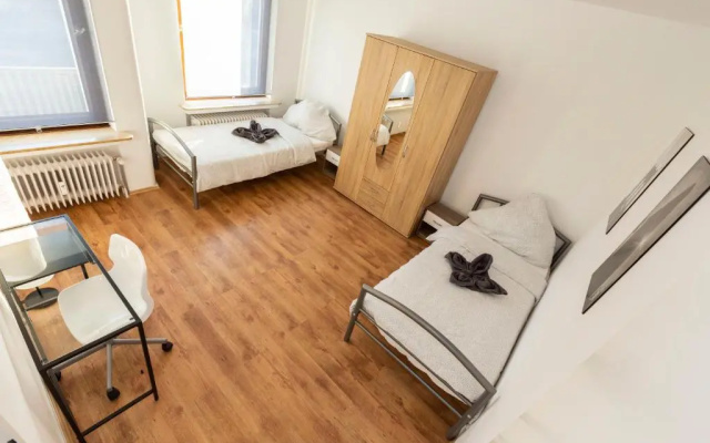 AVR Apartment HOF 7