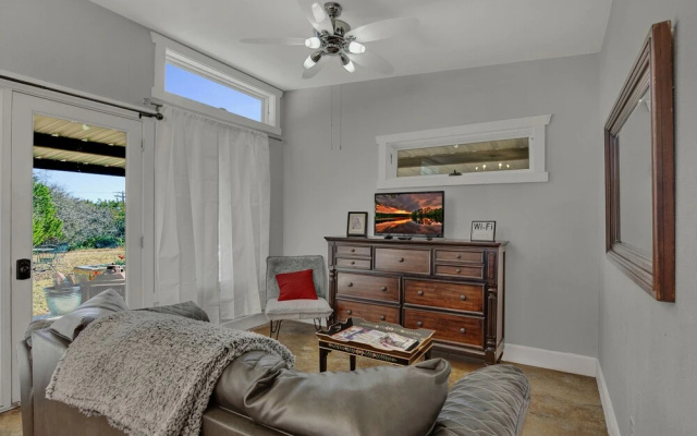 Romantic Casita With Grill ten min From Downtown!