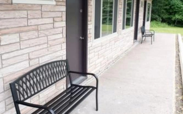 Three Lakes Motel