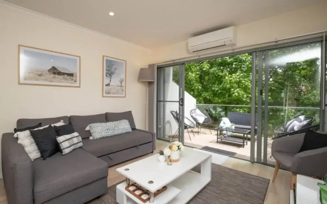 Generous 2-bed Townhouse With A Private Balcony