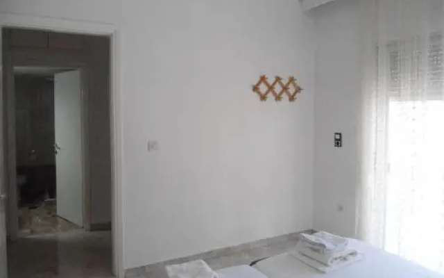 Leonidas Apartments