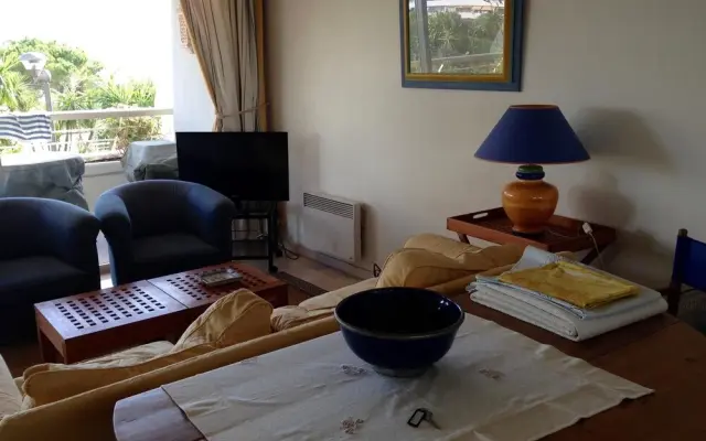 Apartment With 2 Bedrooms in Villeneuve-loubet, With Wonderful sea Vie