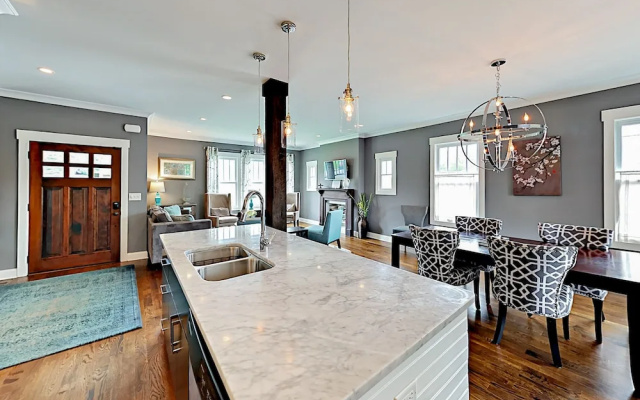 Stunning and Modern in 12South by RedAwning