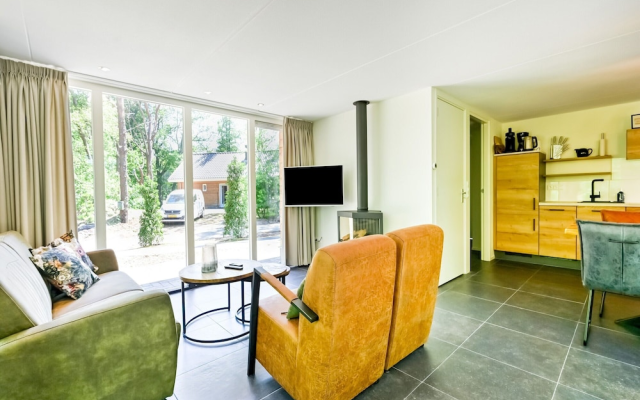 House in Reutum With Jacuzzi & Forest View