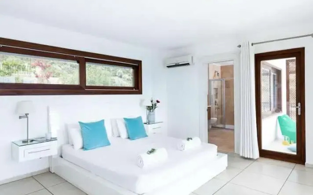 Korsan Kuzey-stunning 5bed Private Beach Platform