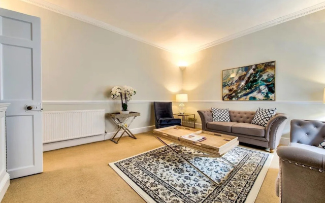 Quiet Mews House With Parking & Garden