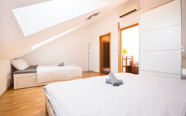 Апартаменты Premier Apartment Vysehrad Прага комната для гостей