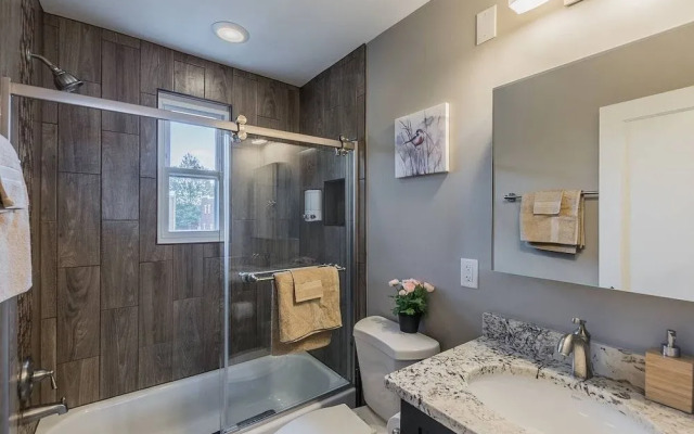 Beautiful 3br/2ba House with cozy backyard by CozySuites