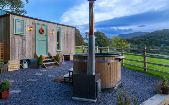 Elephant View Shepherds Hut