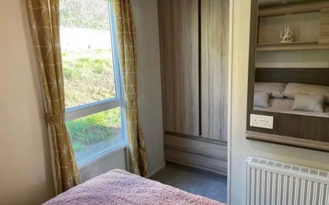 Beverley bay 2-bed Caravan, Sleeps 6, Pet Friendly