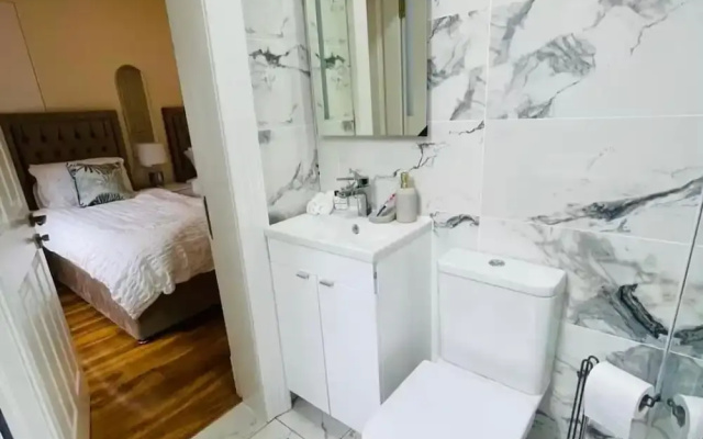Near Hampden - Parking - Wifi - Sleeps 6