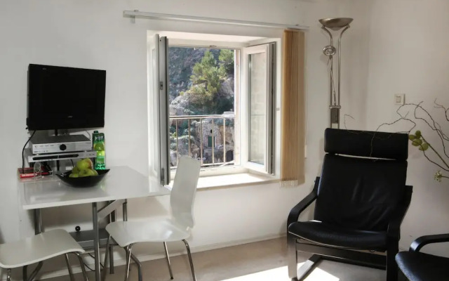 The Miro Studio Apartments