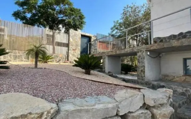 Paradise Silvia, Detached Villa with Private Pool Near Sitges