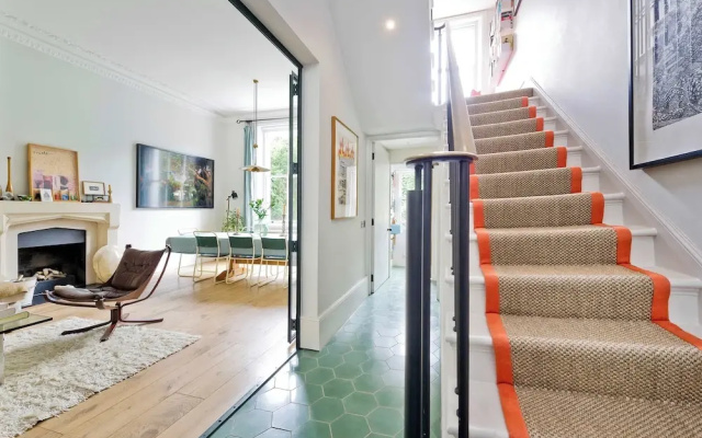 Gorgeous & Grand 5 Bed House, Holland Park