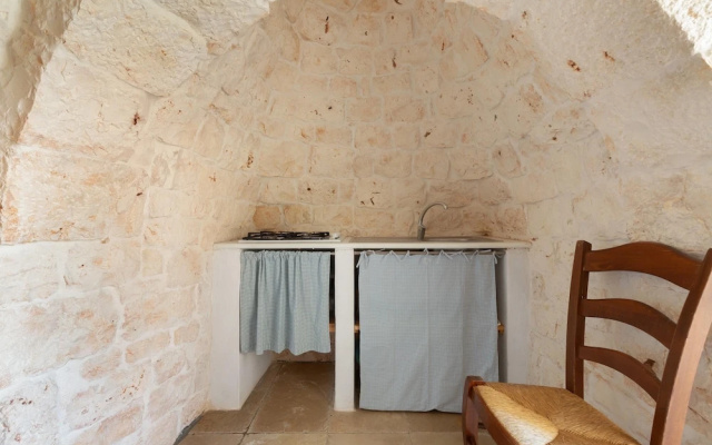 3746 Trullo Mandorlo by Barbarhouse