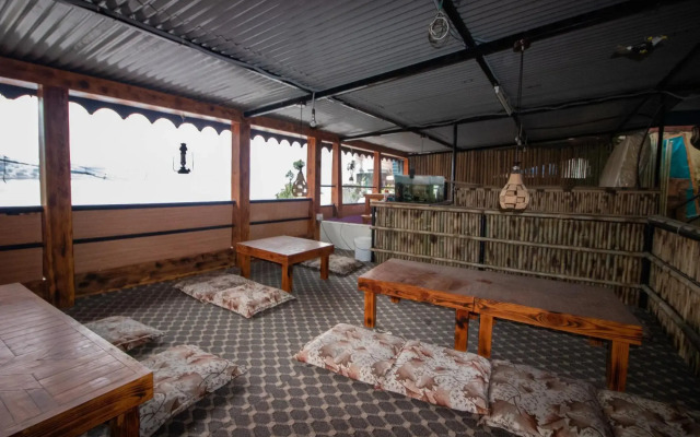 OYO 225 Hotel Fewa Corner