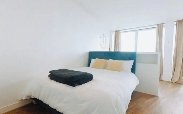 1 Bed City Studio Sleeps 3 - Wifi, Views