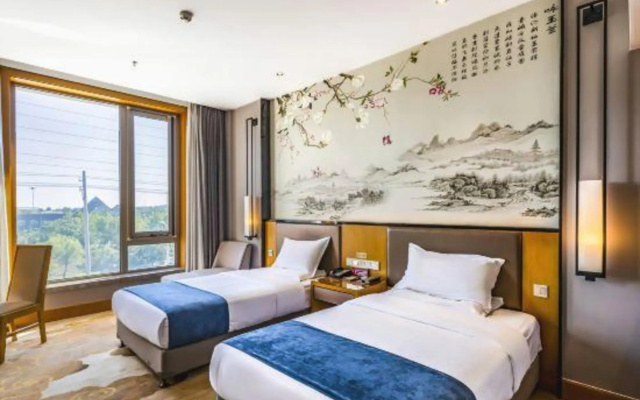 Lincheng Chenguang Hotel