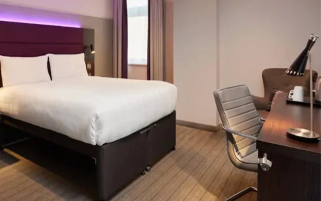 Premier Inn Bristol Parkway M32