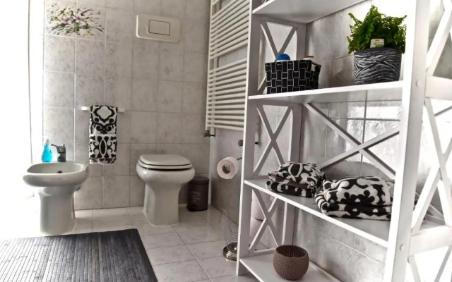 Modern- family apartment halfway between Milano and Como