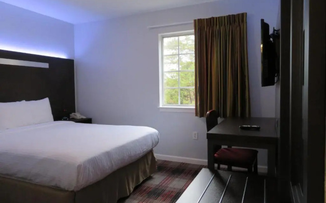 Luxbury Inn & Suites