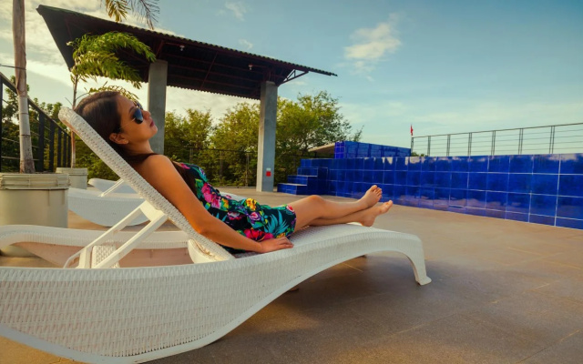 Blue Lagoon Inn & Suites