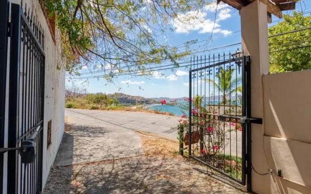 Modern Studio Apartment with Covered Balcony, Full Kitchen, and Stunning Ocean Views