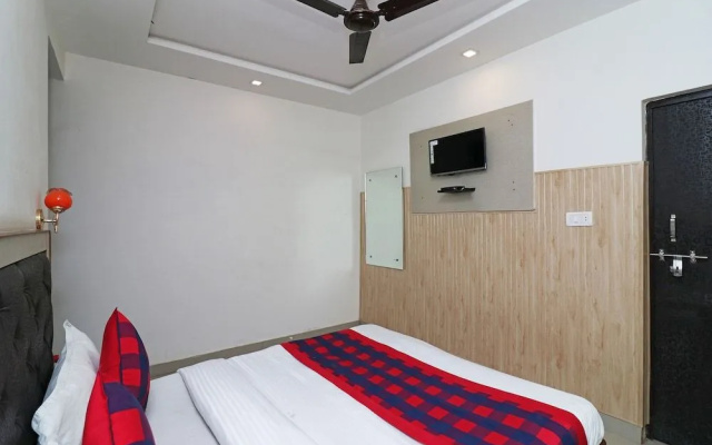 OYO Flagship 24679 Hotel Green House