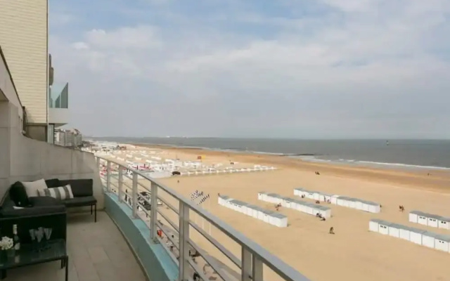 Panoramic Seaview Apartment in t Zoute