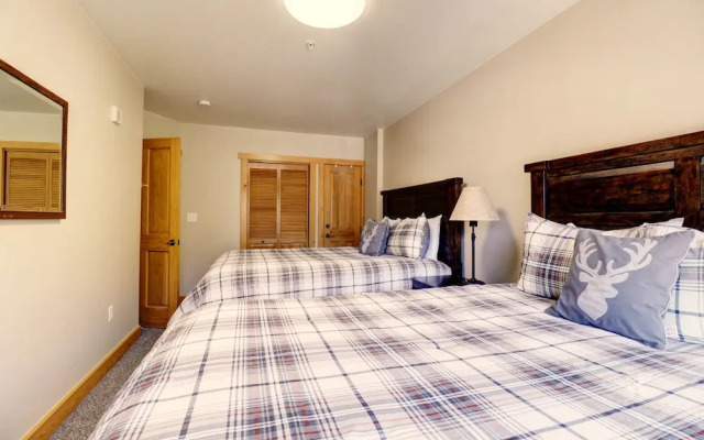Newly Remodeled, Open Layout, with Incredible Views - CS302 by RedAwning