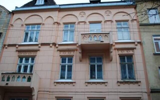 Гостиница Hostel Family House Украина, Львов - 7 отзывов об отеле, цены и фото номеров - забронировать гостиницу Hostel Family House онлайн вид на фасад