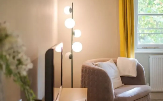 Beautiful Flat by Hyde Park PS7