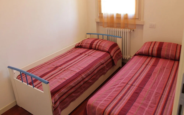 Welcoming Holiday Home in Lazise with Garden near Lake Garda