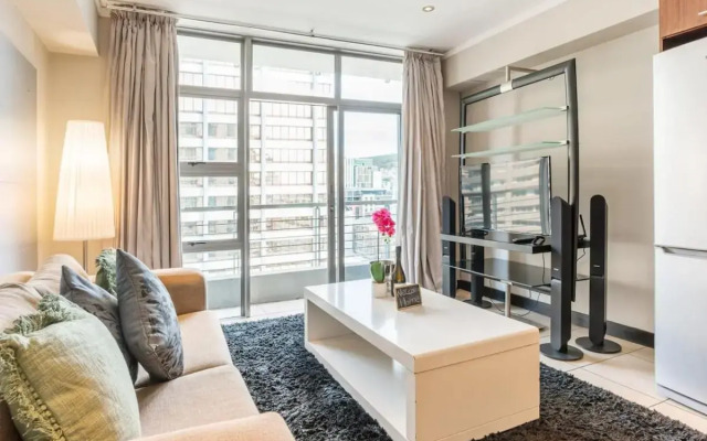 Studio close to CTICC w Fast WIFI & Secure Parking