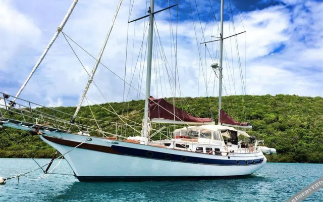 Culebra Bed & Breakfast on a Boat