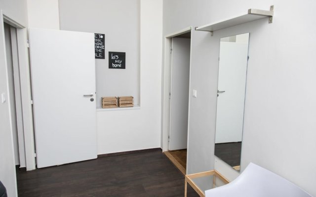 Welcome Apartments on Lublanska in Prague, Czech Republic from 185$, photos, reviews - zenhotels.com guestroom