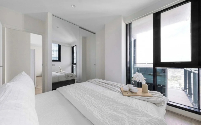 A Cozy 2BR Apt With Panoramic Views, Free Parking