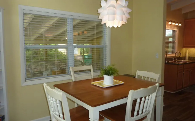 Mellow Yellow - 3 Br Home