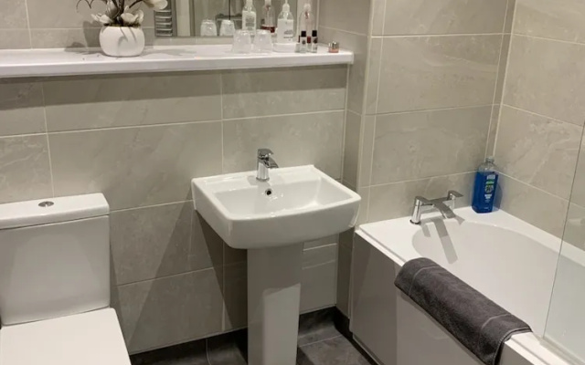 Stunning two bed City Center Apartment