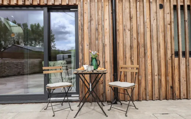 1 Caddaford Barns