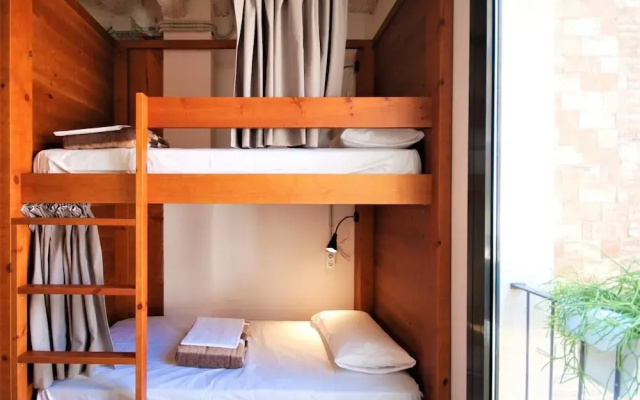 Ten To Go Hostel