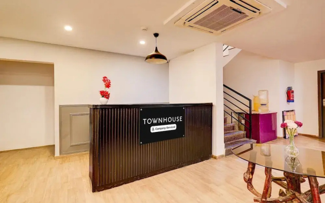 Spacious Comfort Stays Near Aerospace Museum