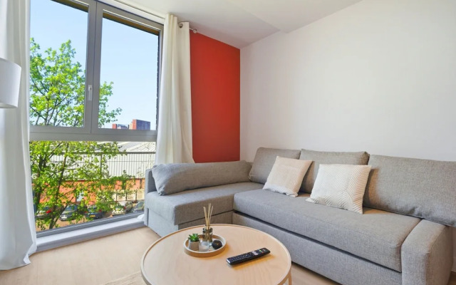 Trafford Garden Retreat with Free Car Park