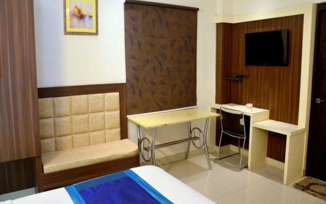 OYO 3233 Hotel Royal Galaxy